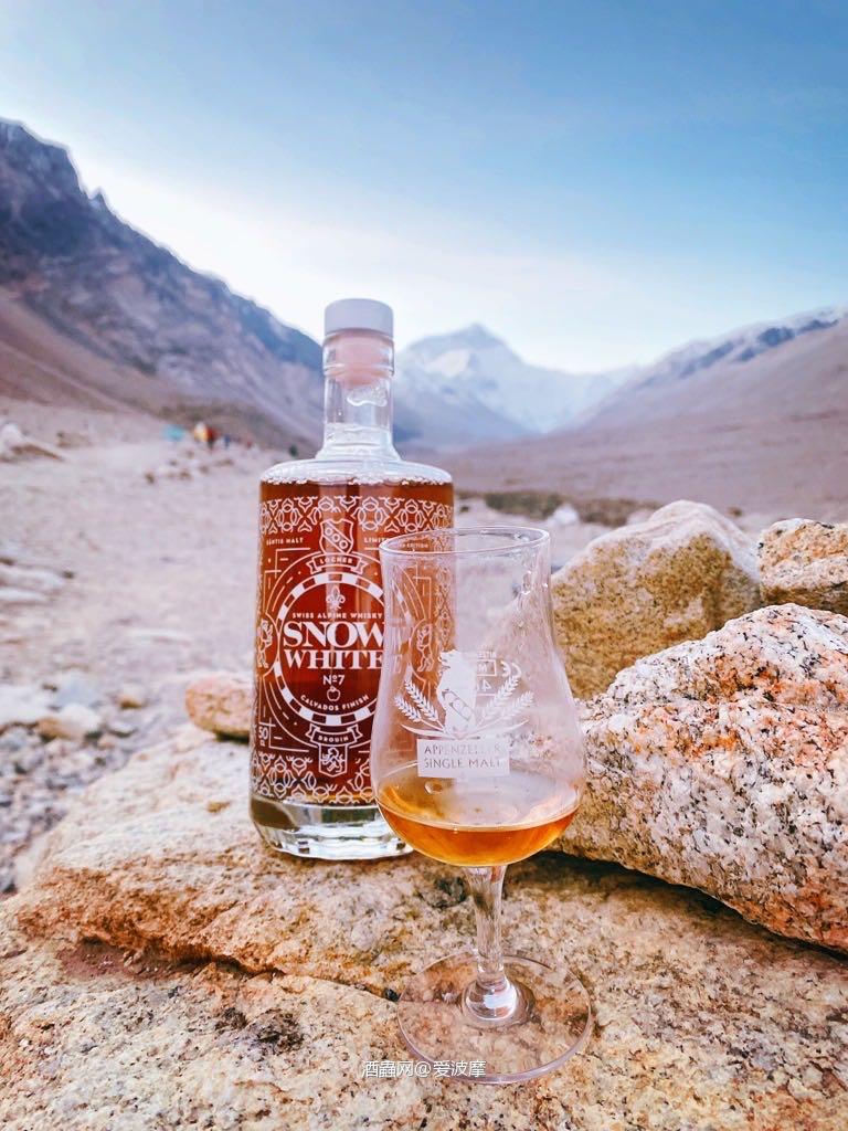 在世界最高峰喝山帝仕