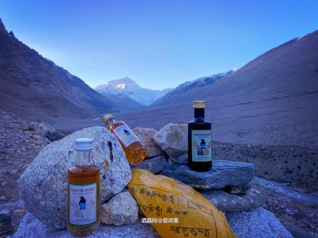 在世界最高峰喝山帝仕