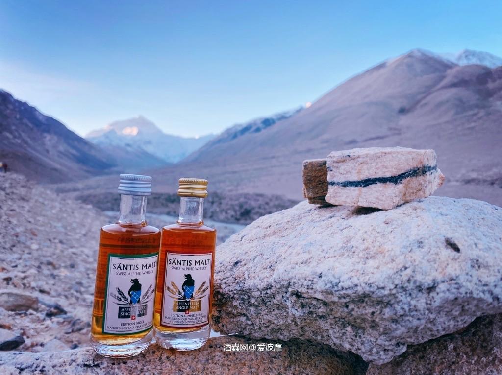 在世界最高峰喝山帝仕