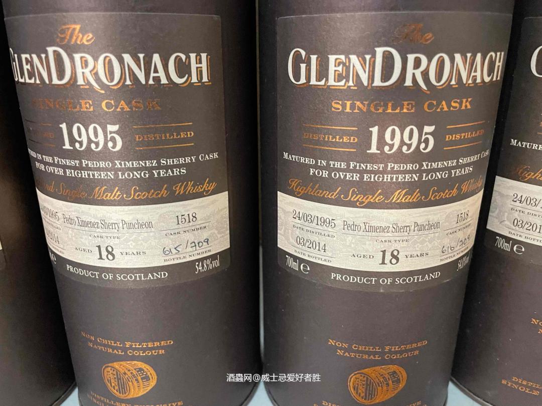 从仓库找到5年前收的老版的多纳1995年，还是连号的，惊喜一下，哈哈 刚刚看到帖子酒虫网五周年文章，想想自己也玩酒虫3年多了，时间过的真快，希望大家都越来越好！