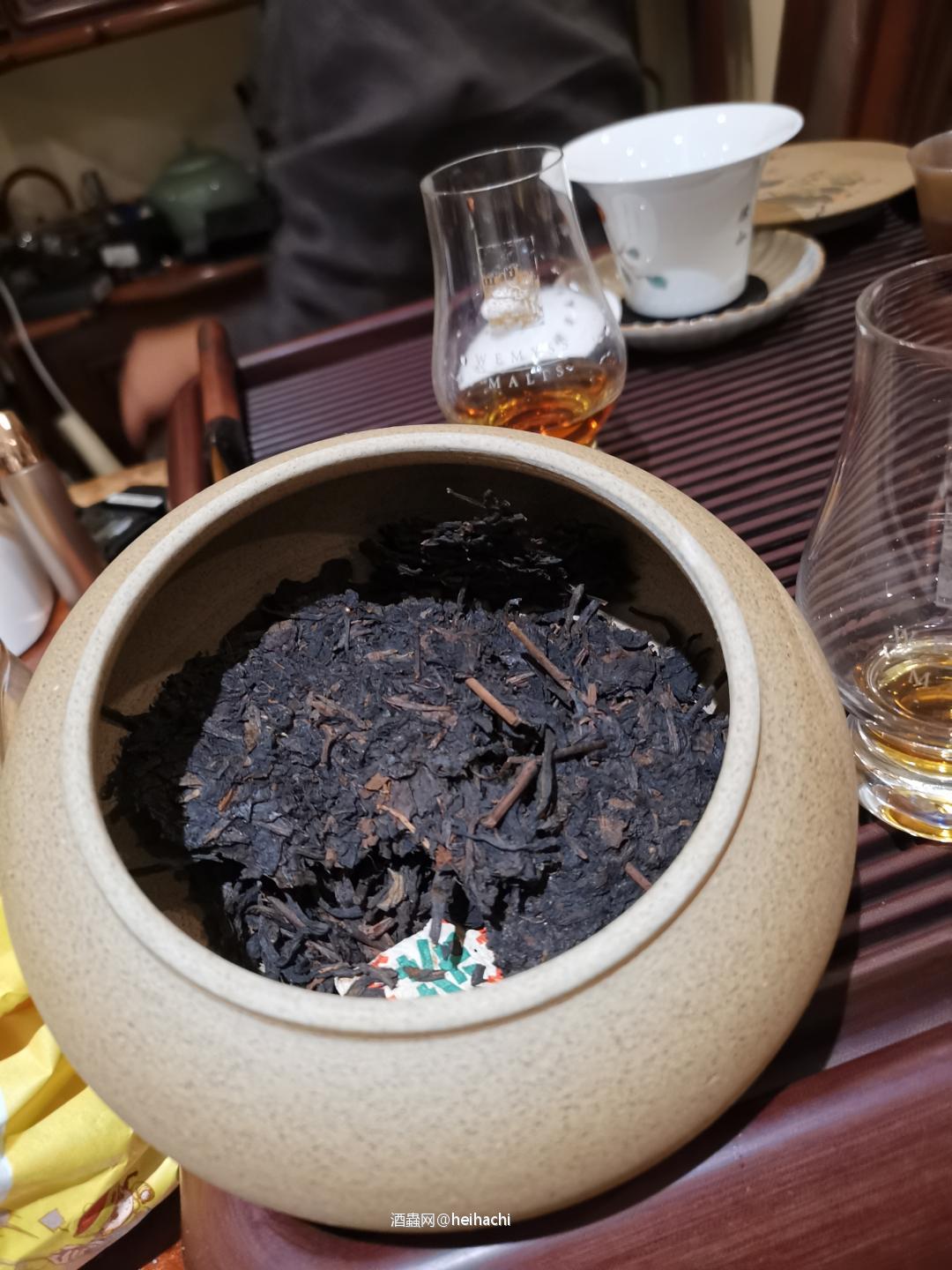 一边喝酒一边喝茶