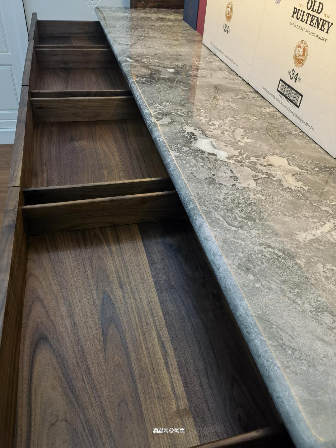 跟好兄弟定的胡桃木酒柜，效果如何