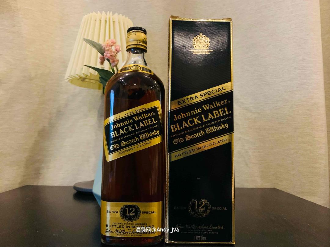 有幸购得一瓶来自于上世纪80年代的Black Label，怎…