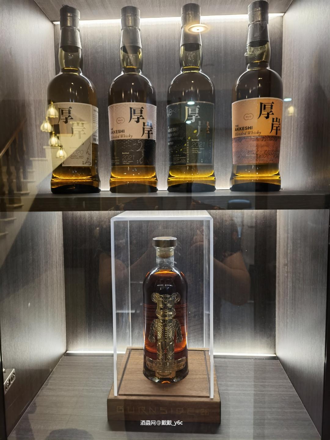 新的酒柜，没摆完，待续<img src='https://sdata.whiskyworm.com/xcxpics/emoji_21.png' class='emoji' /><img src='https://sdata.whiskyworm.com/xcxpics/emoji_21.png' class='emoji' />