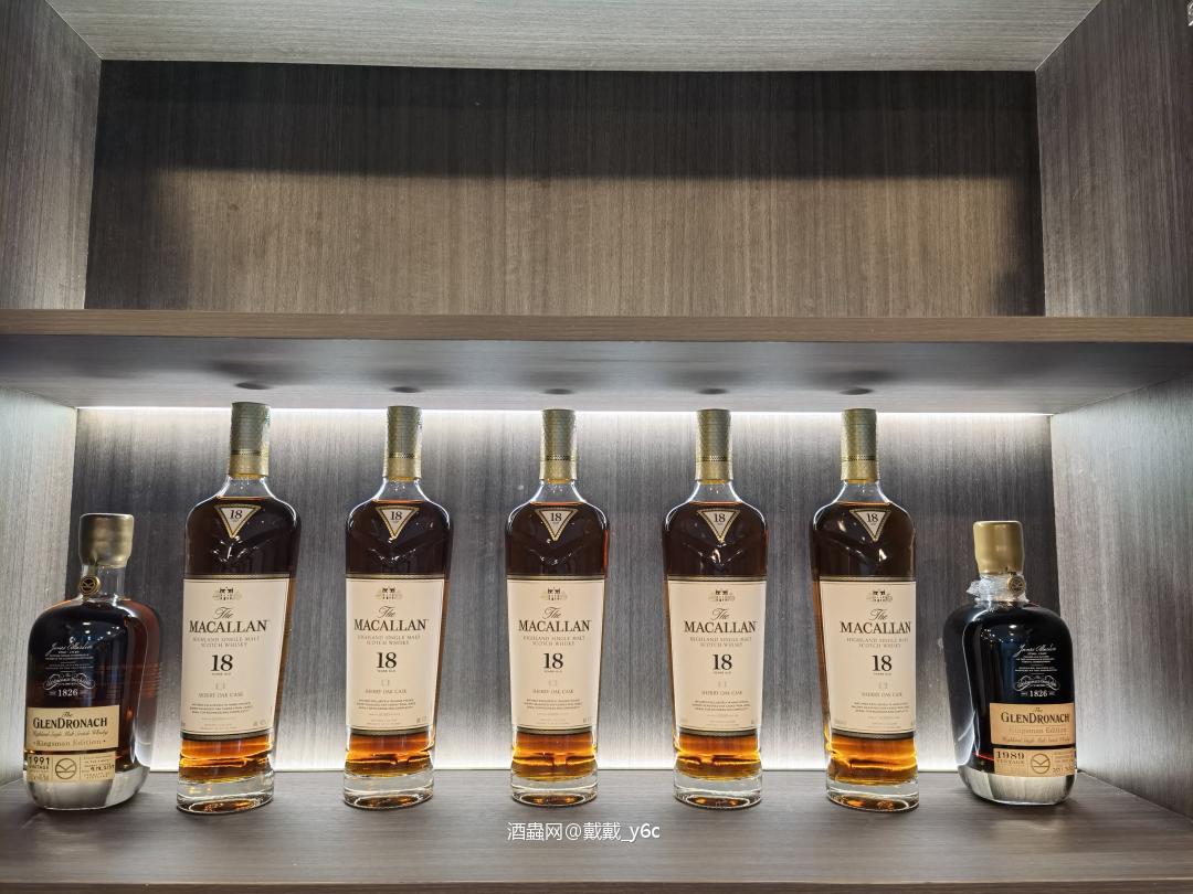 新的酒柜，没摆完，待续<img src='https://sdata.whiskyworm.com/xcxpics/emoji_21.png' class='emoji' /><img src='https://sdata.whiskyworm.com/xcxpics/emoji_21.png' class='emoji' />