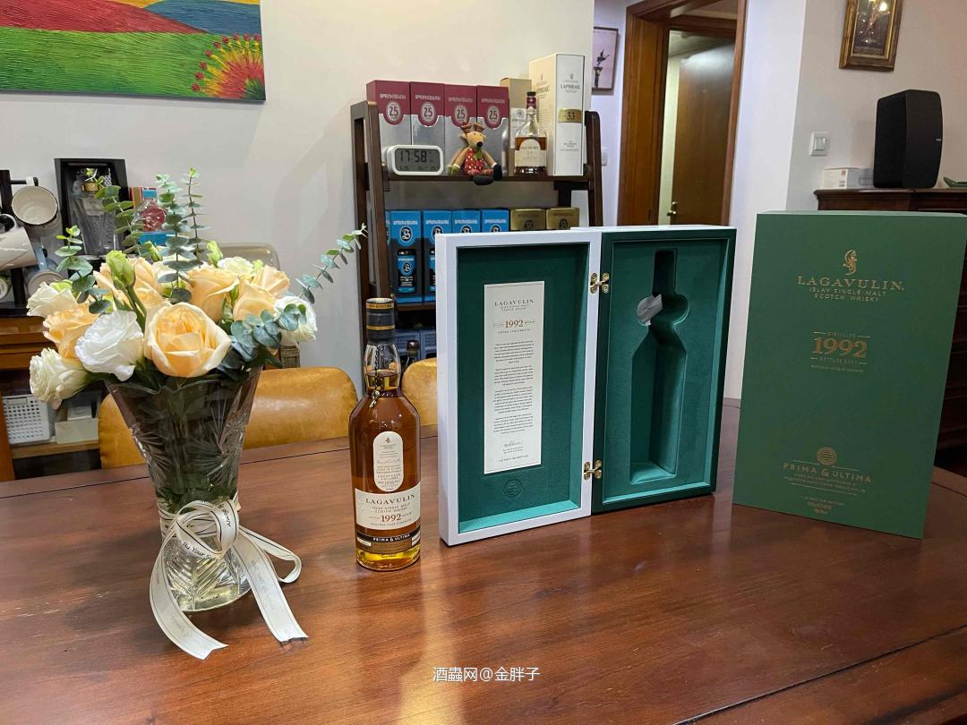 Lagavulin 1992 PRIMA & ULTIMA第二版 5只新鲜火炽美国橡木猪头桶（250L）一起装瓶。2021年一共装了1082瓶，我的编号是398。Cask strength桶强，47.7% 圣诞礼物🎁送自己<img src='https://sdata.whiskyworm.com/xcxpics/emoji_3.png' class='emoji' />