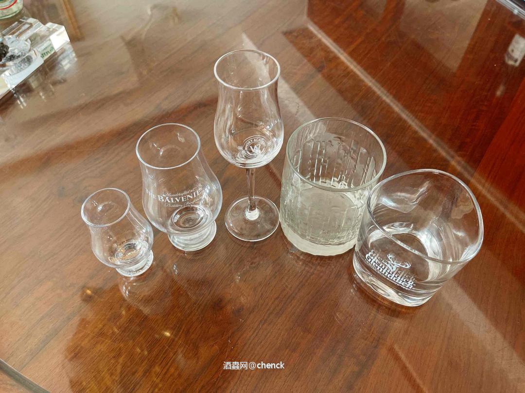 喝杯酒 选个杯。看心情选杯<img src='https://sdata.whiskyworm.com/xcxpics/emoji_21.png' class='emoji' /><img src='https://sdata.whiskyworm.com/xcxpics/emoji_21.png' class='emoji' /><img src='https://sdata.whiskyworm.com/xcxpics/emoji_21.png' class='emoji' />