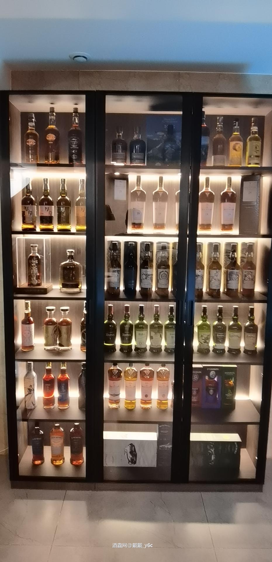 强迫症患者的酒柜摆放