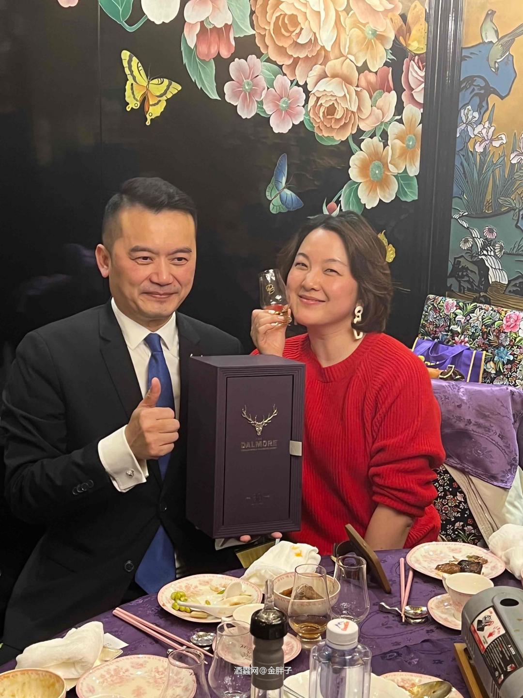 酩家大摩私享局 喝了大摩的两只DE，分别是2020限量（2006-2020马萨拉加强葡萄酒桶） 2018限量（1999-2018Px雪莉finished） 土地限量版，怀特马凯80年代调和，大摩21年（装瓶于1990年代，原酒蒸馏于70年代。印刷鹿头标） 特别感谢Kenny wang出席，带来醇厚甜美的大摩30年2021年限量。 感谢家铭出席以及 好朋友们<img src='https://sdata.whiskyworm.com/xcxpics/emoji_14.png' class='emoji' />