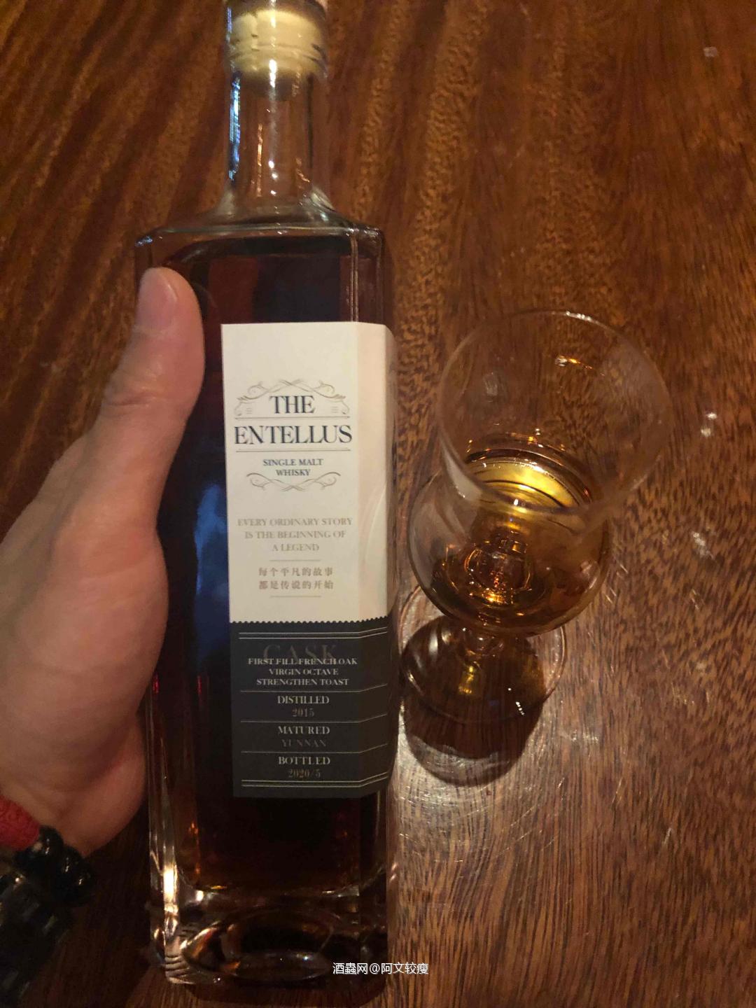 云南白猿单一麦<p class='p'/>酒体清澈，红棕色，<p class='p'/>闻香：花香、木桶香、雪利…