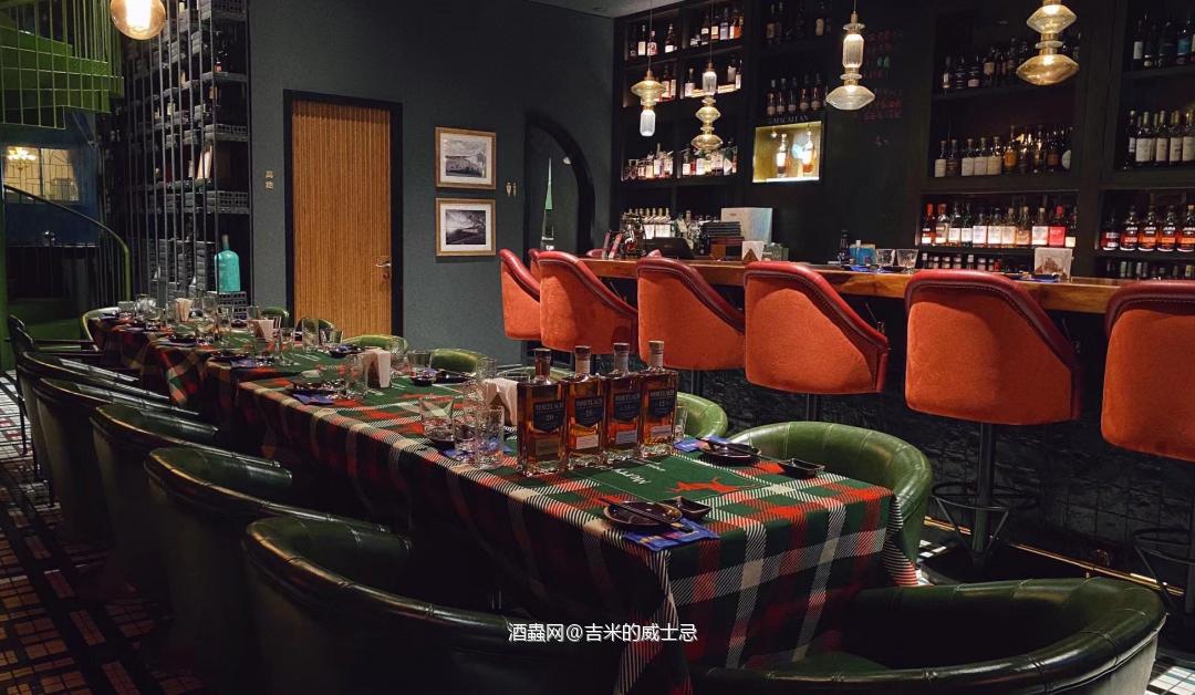 慕赫垂直品鉴！<p class='p'/>慕赫是苏格兰一家非常独特的酒厂，全世界唯一的…