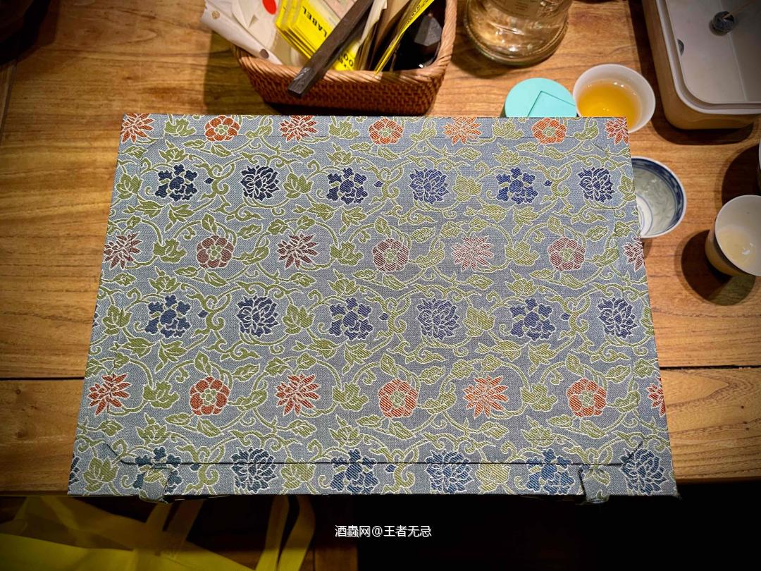 朋友送的量身定制的凯恩杯盒子