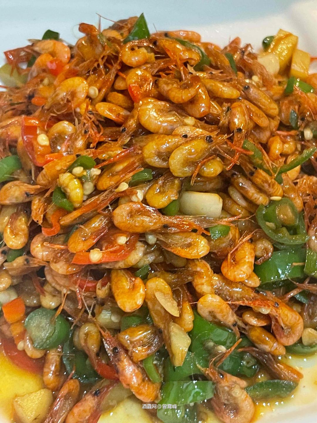 最近一直念叨sv的东西，两家人一起过元旦，小伙伴带来一支好喝的小猫！新年新气象，祝虫友们日日是好日！