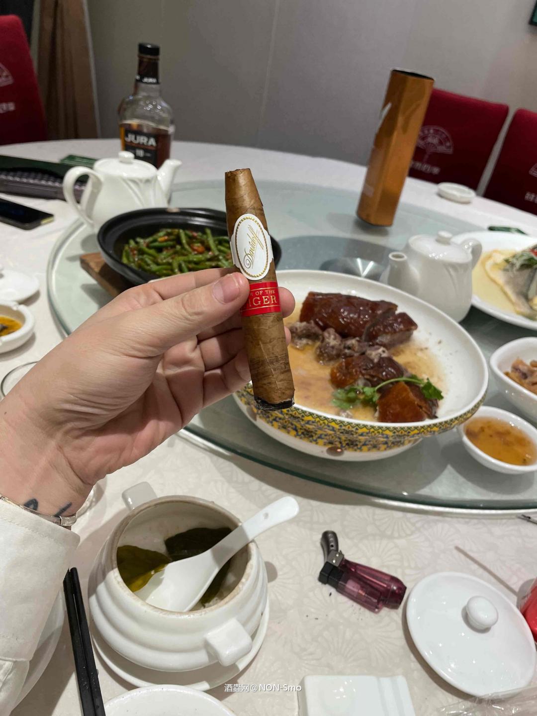 吃烟喝酒两不误