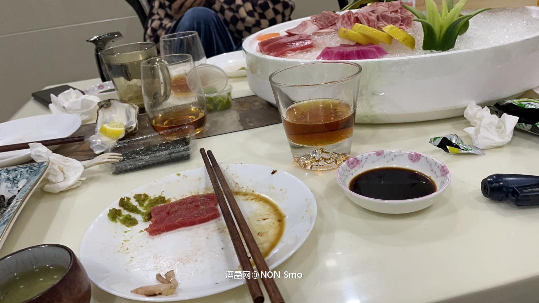 吃烟喝酒两不误