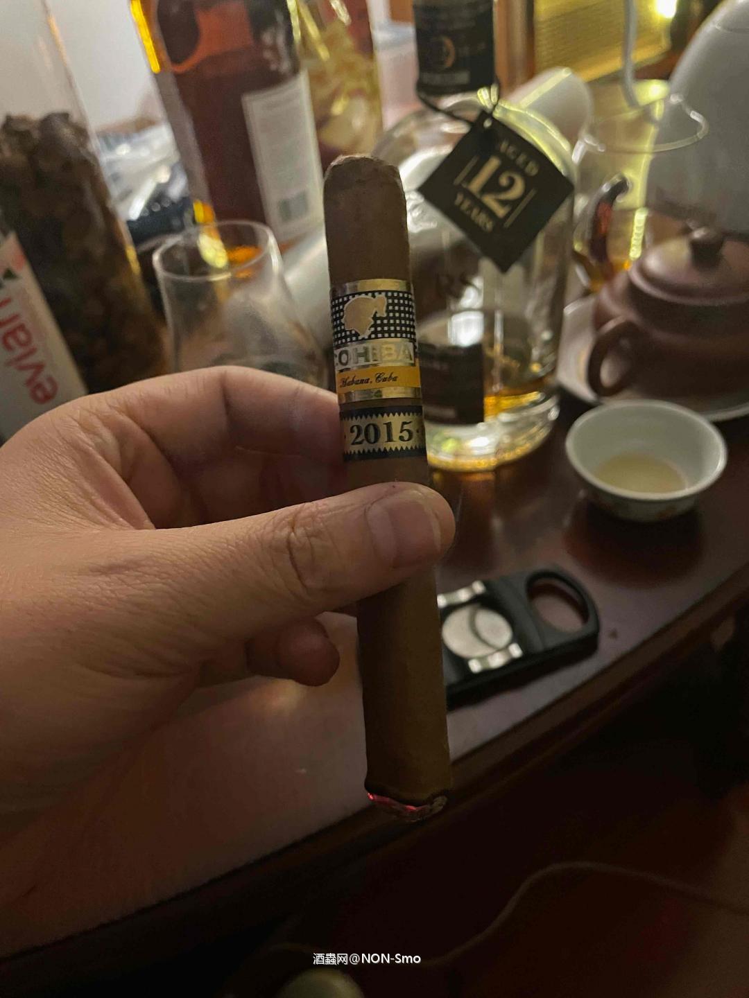 吃烟喝酒两不误