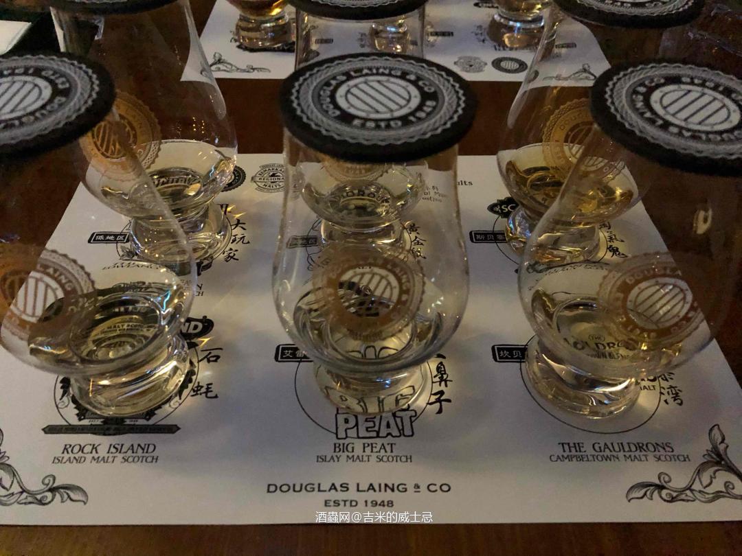 第一款：大玩家 调和了欧肯特轩和格兰坤奇的酒液。闻起来带有青…