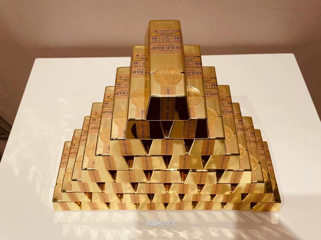 金砖威士忌🥃，这个好，喝完还能当摆设！