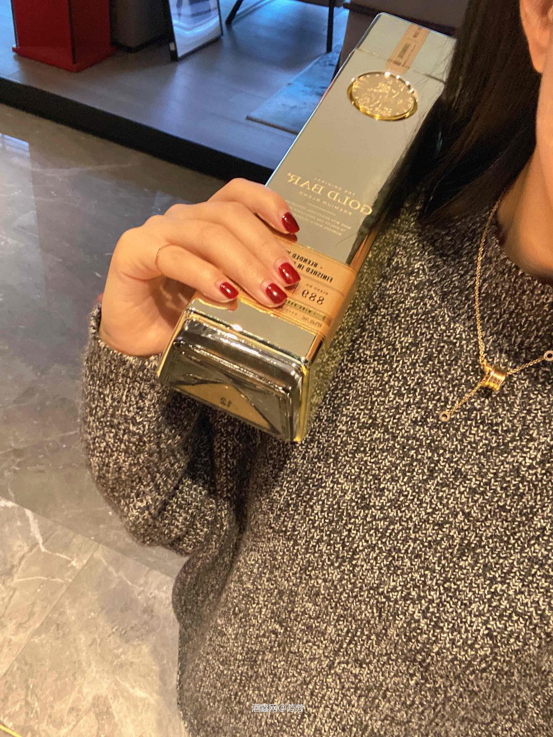 金砖威士忌🥃昨天搬了小砖，今天搬大砖