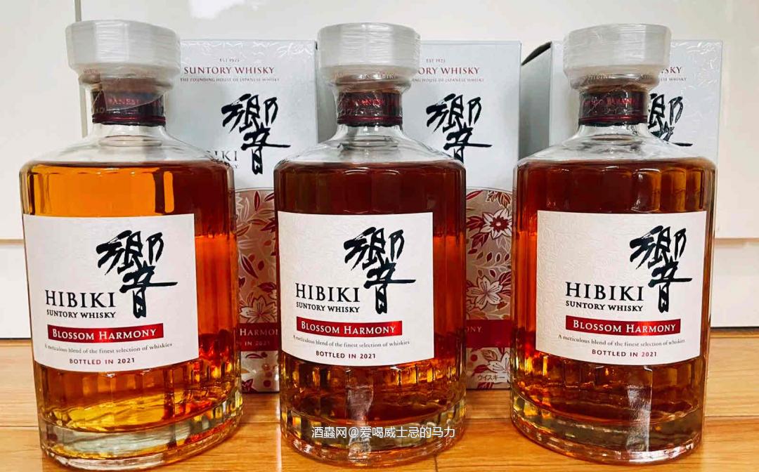 虽然喝了響樱花觉得很一般 但最近的价格跌的太历害了 忍不住又买了几瓶 三響过新春