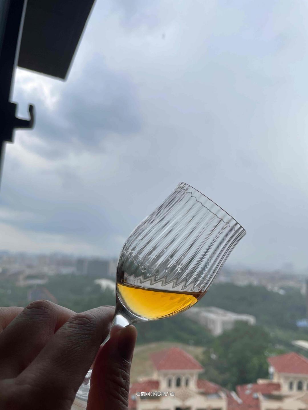 一个新的酒厂，原酒两年的陈放，能不能称作“威士忌”还需斟酌，…