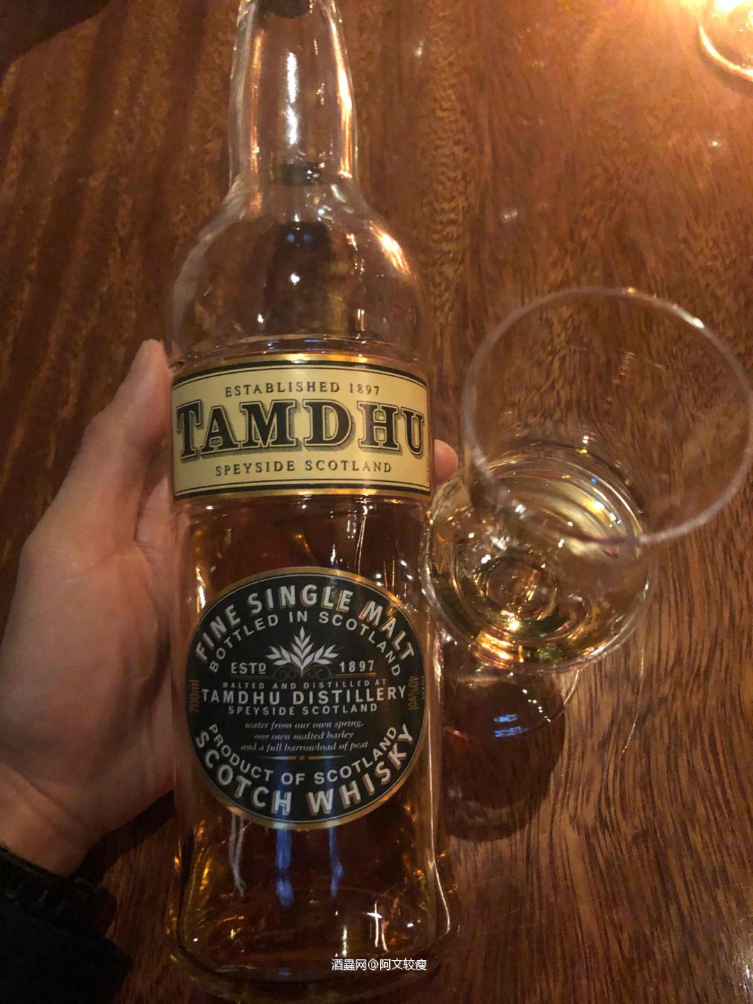 檀都NAS 2005版<p class='p'/>酒体清澈，有些许沉淀，浅琥珀色，<p class='p'/>闻…