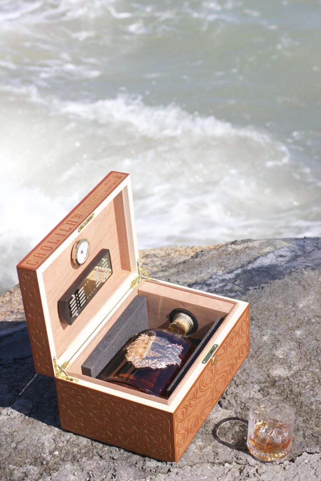 卡尔里拉30年 单桶，看这包装，我是不太舍得喝的<img src='https://sdata.whiskyworm.com/xcxpics/emoji_14.png' class='emoji' />