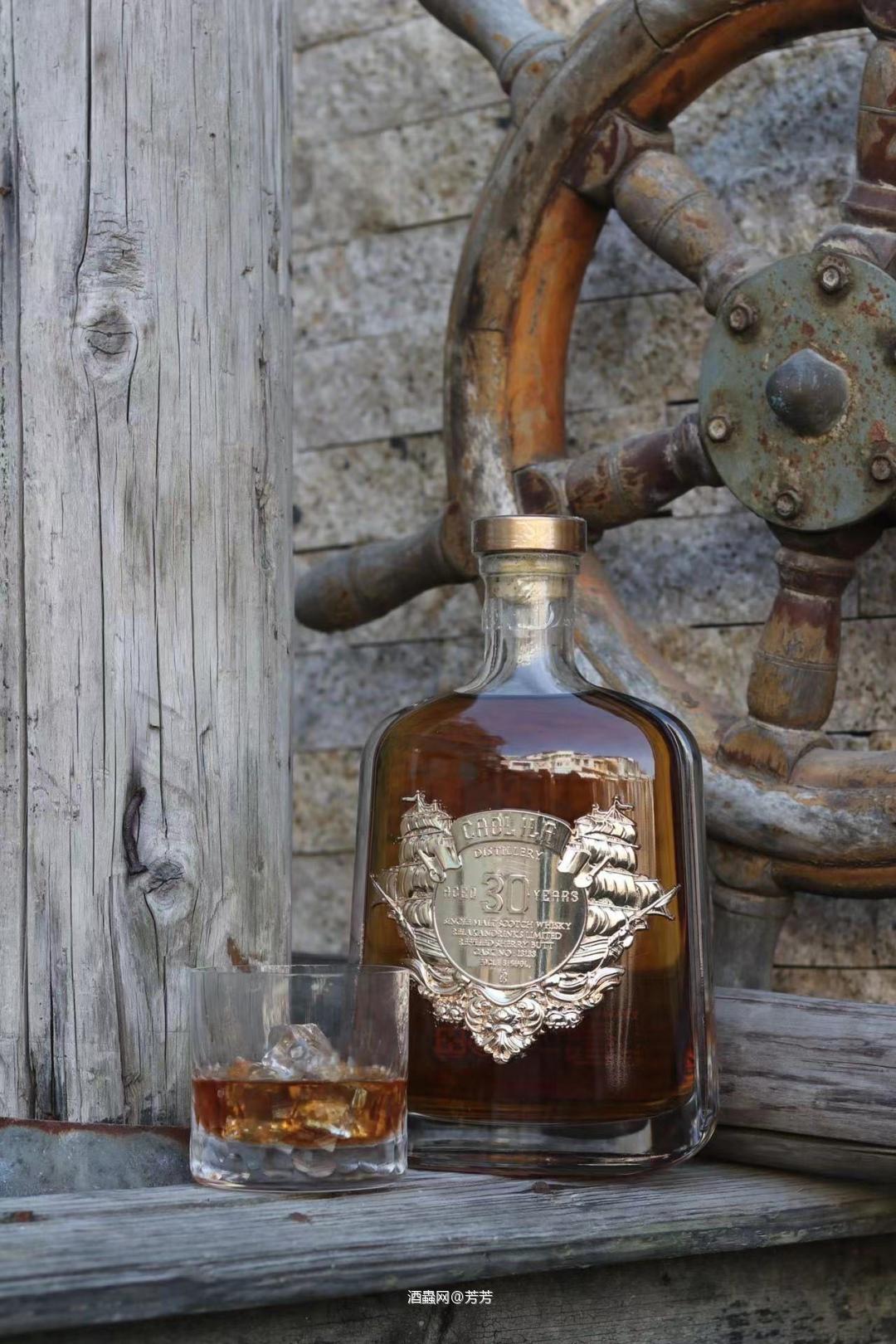 卡尔里拉30年 单桶，看这包装，我是不太舍得喝的<img src='https://sdata.whiskyworm.com/xcxpics/emoji_14.png' class='emoji' />