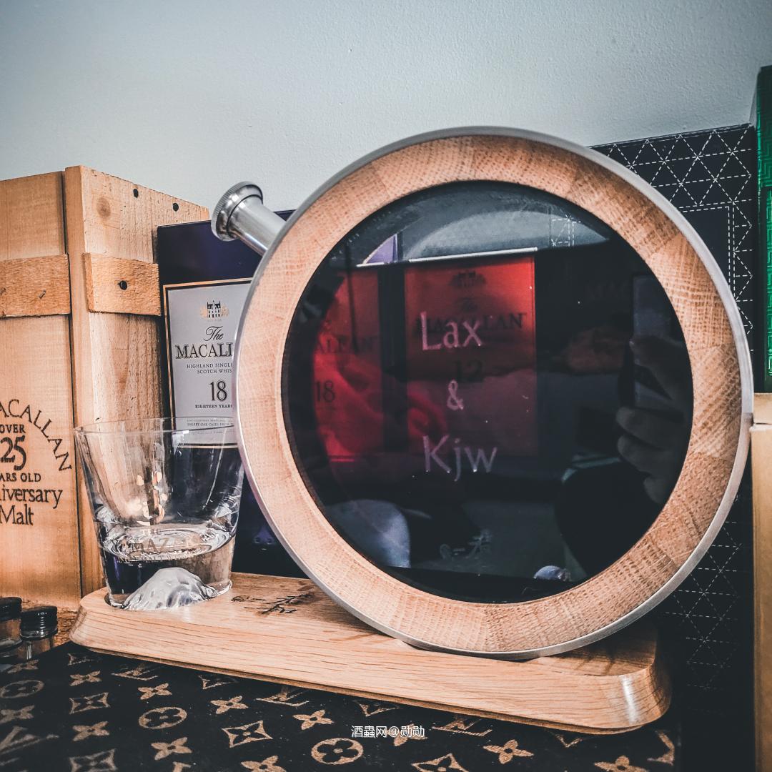 摆着玩儿的橡木桶