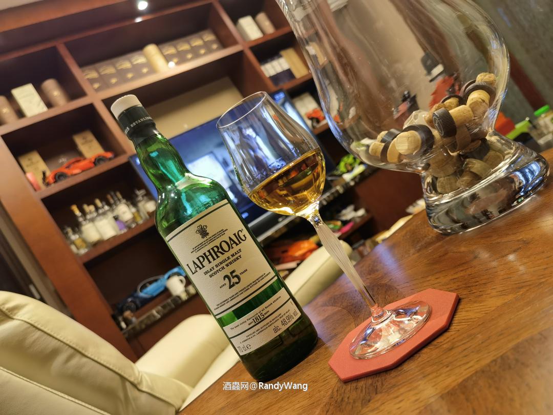 所幸的是 每一段路上都有一杯威士忌在等你