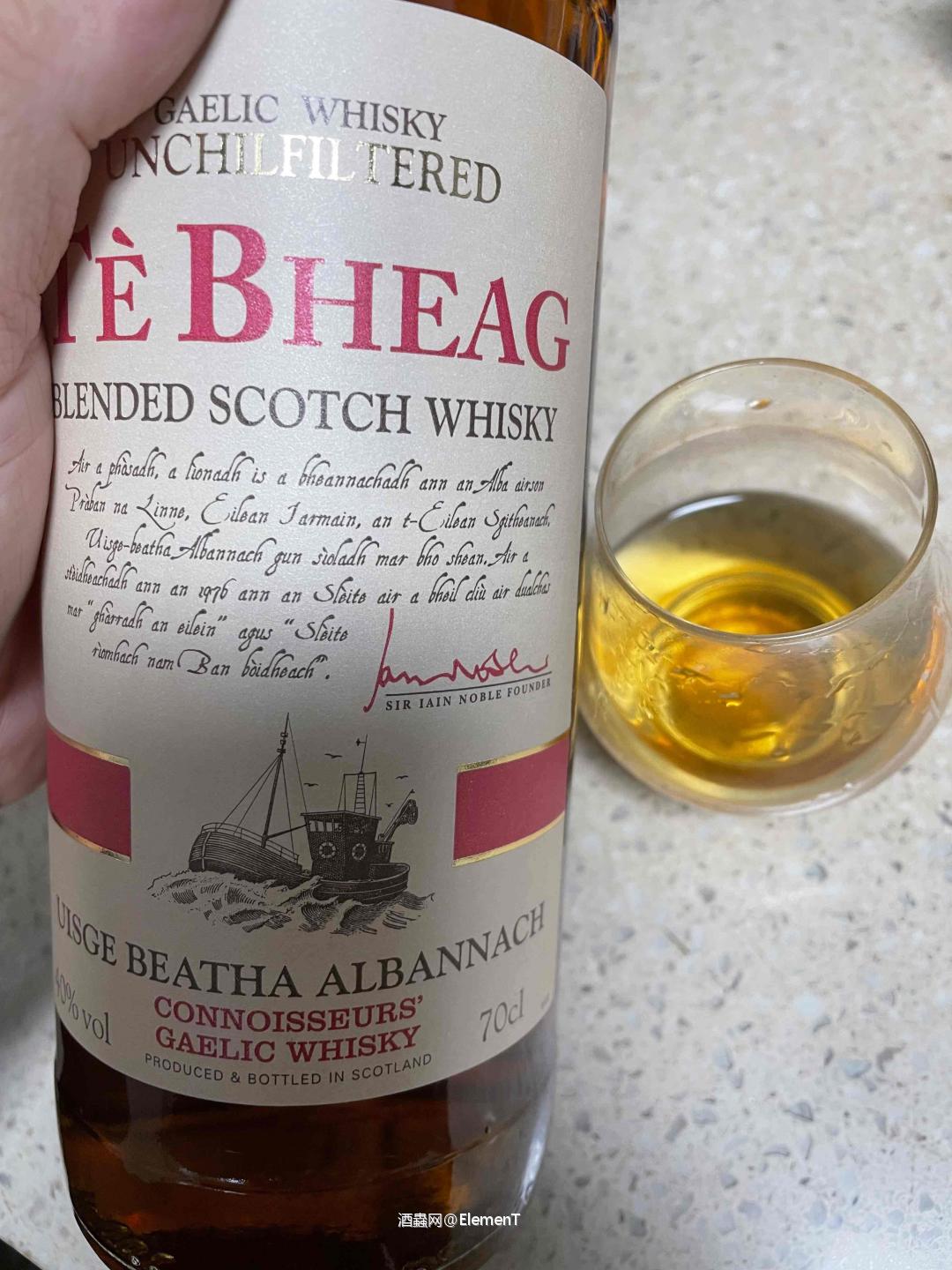 说实话这酒非常难喝，闻香一股硫味，没有其他香气，入口寡淡余味也不足，我不知道那天群里那位大佬发的好评贴是收了红包打广告还是嘴巴出了问题。为大家排雷了。不过想想2-3百的酒也不可能好喝，但是有很多同价位的酒那是比它好喝多了。