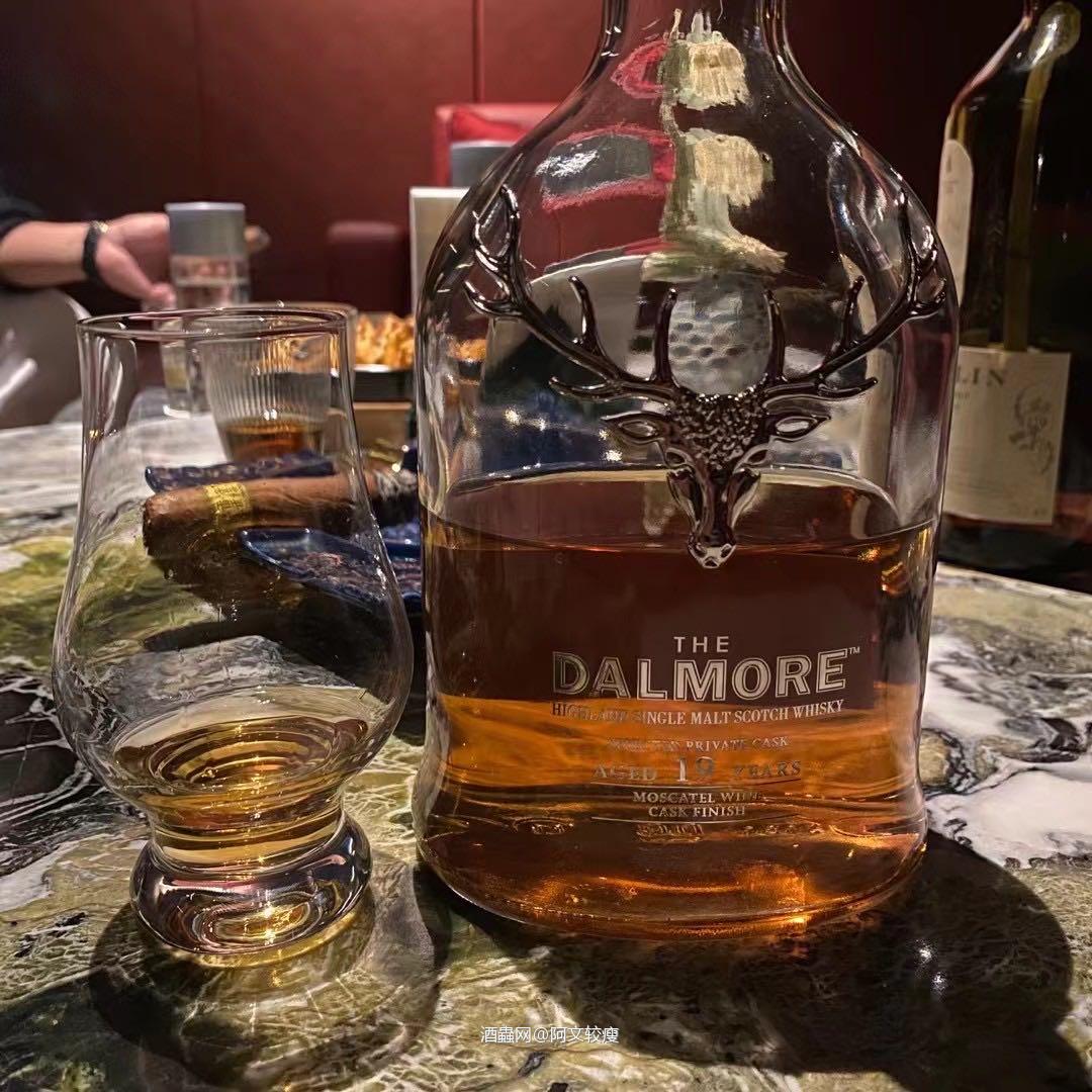 达摩1999版私人桶54.9% 酒体清澈，浅琥珀色， 闻香：…