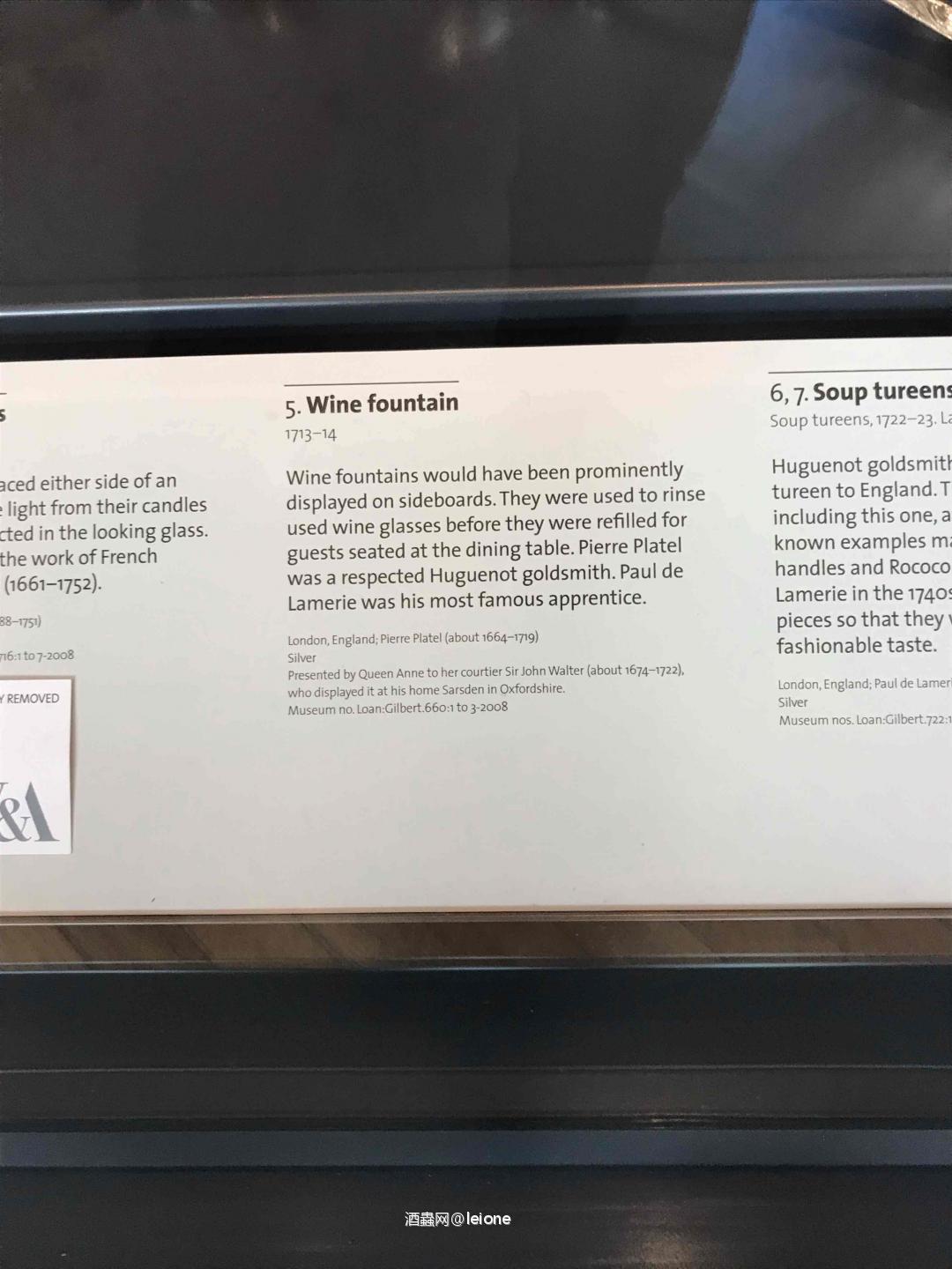 一些酒杯酒具……