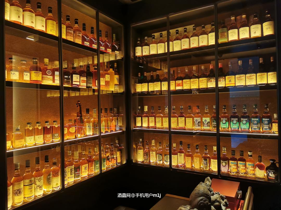 金樽并清酒，新火试新茶