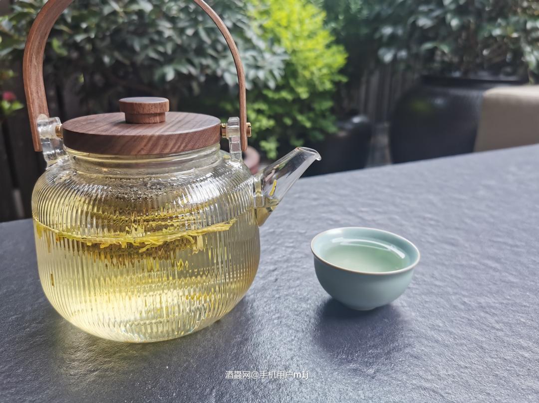 金樽并清酒，新火试新茶
