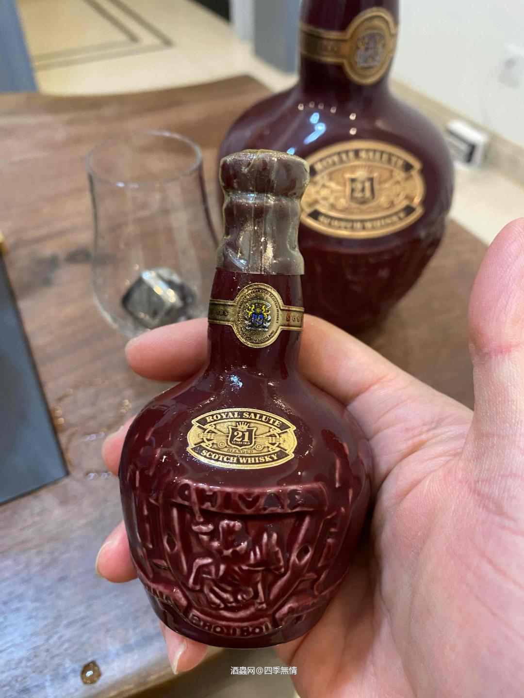 真他妈好喝，酒色金黄，像一颗透亮的琥铂，饮入口，甜蜜，丝滑，…