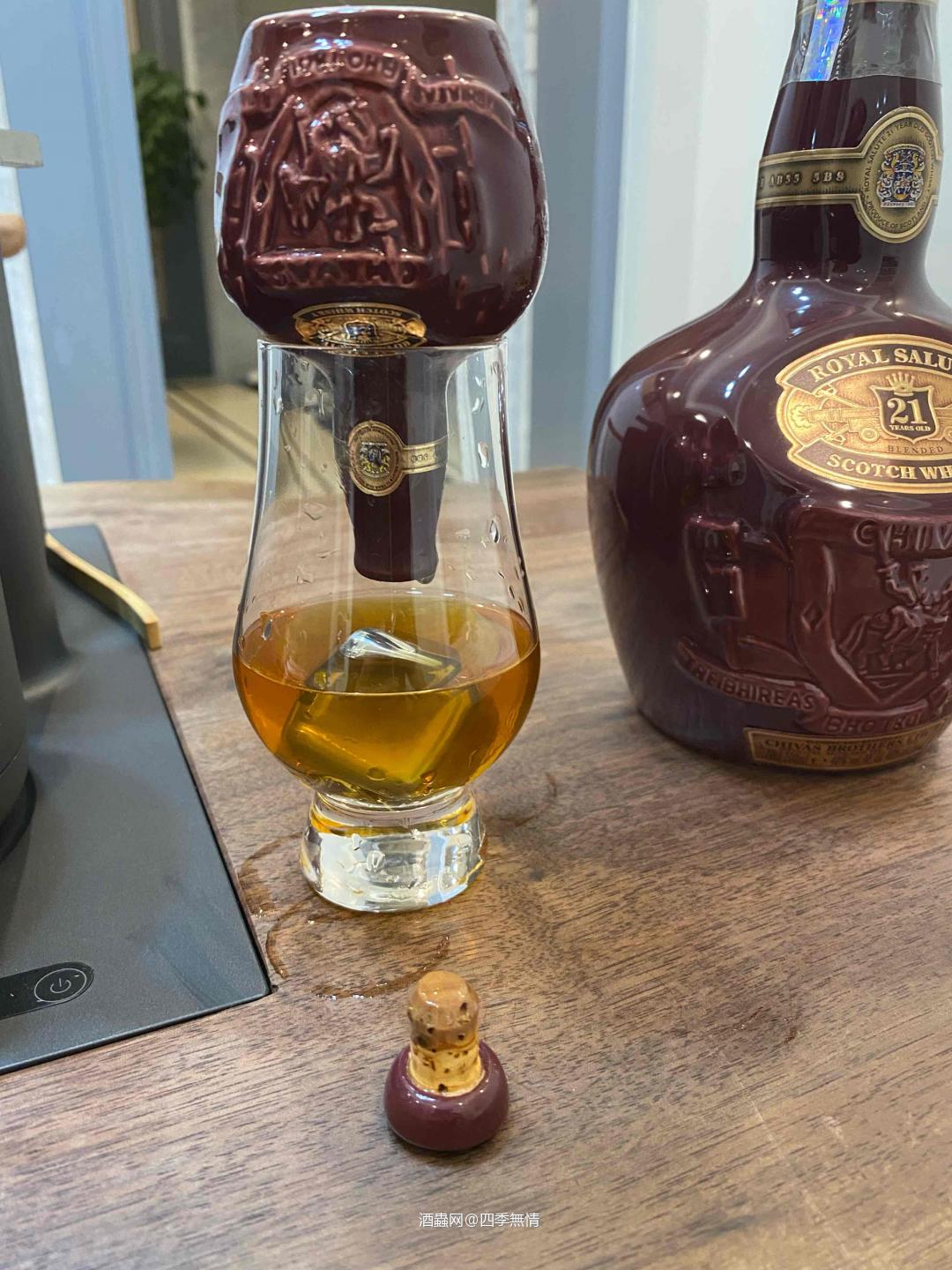 真他妈好喝，酒色金黄，像一颗透亮的琥铂，饮入口，甜蜜，丝滑，…