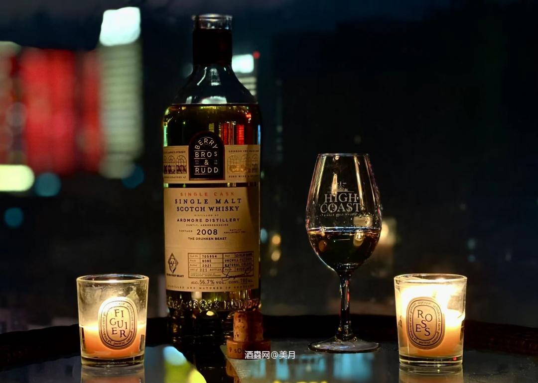 感受海盐与鼠尾草的微风轻抚，沉迷于咖啡巧克力的甜甜溢满