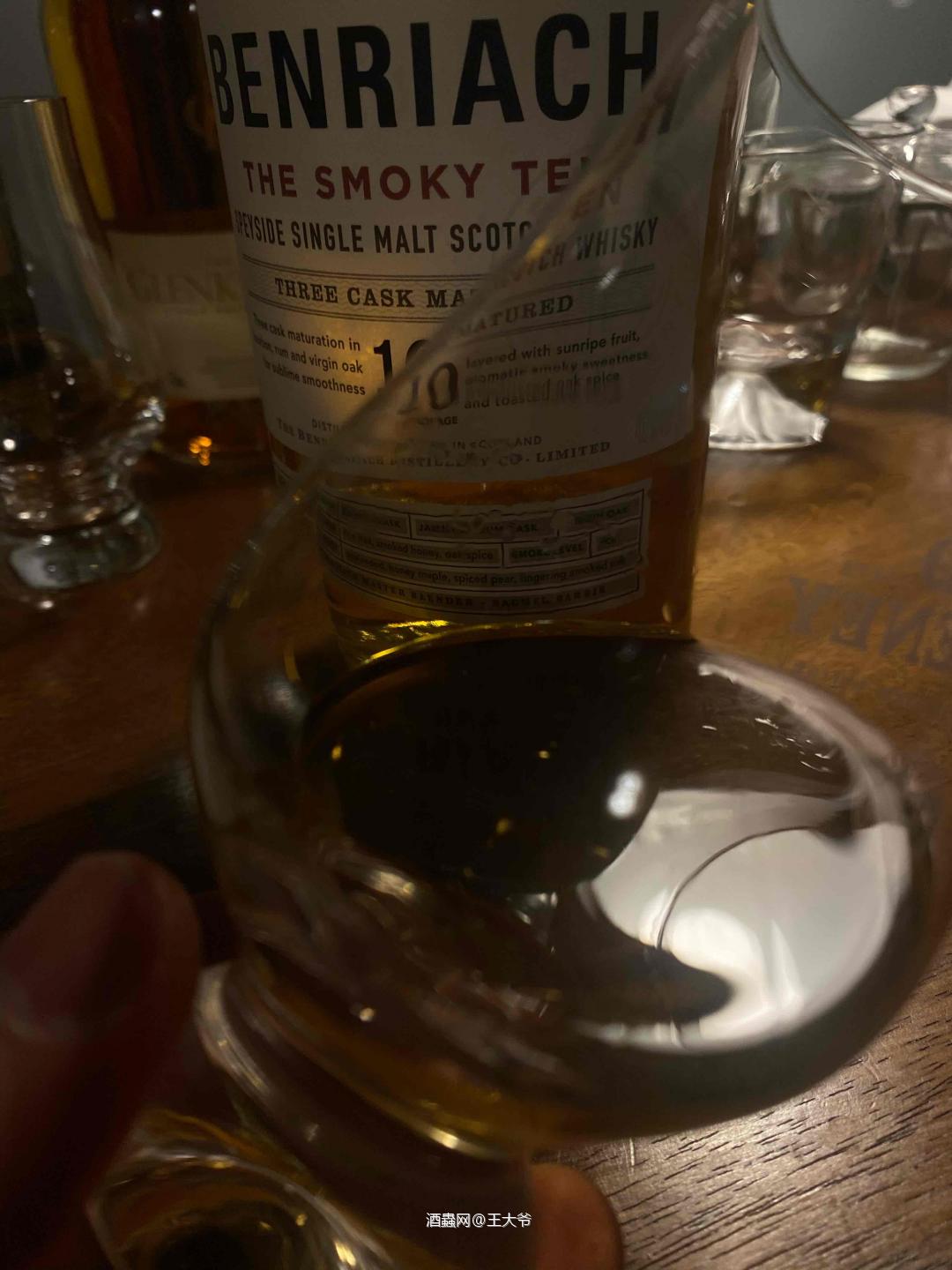 本利亚克<p class='p'/>「闻香」轻盈花果香、热带水果的甜，淡淡的烤肉，以及…