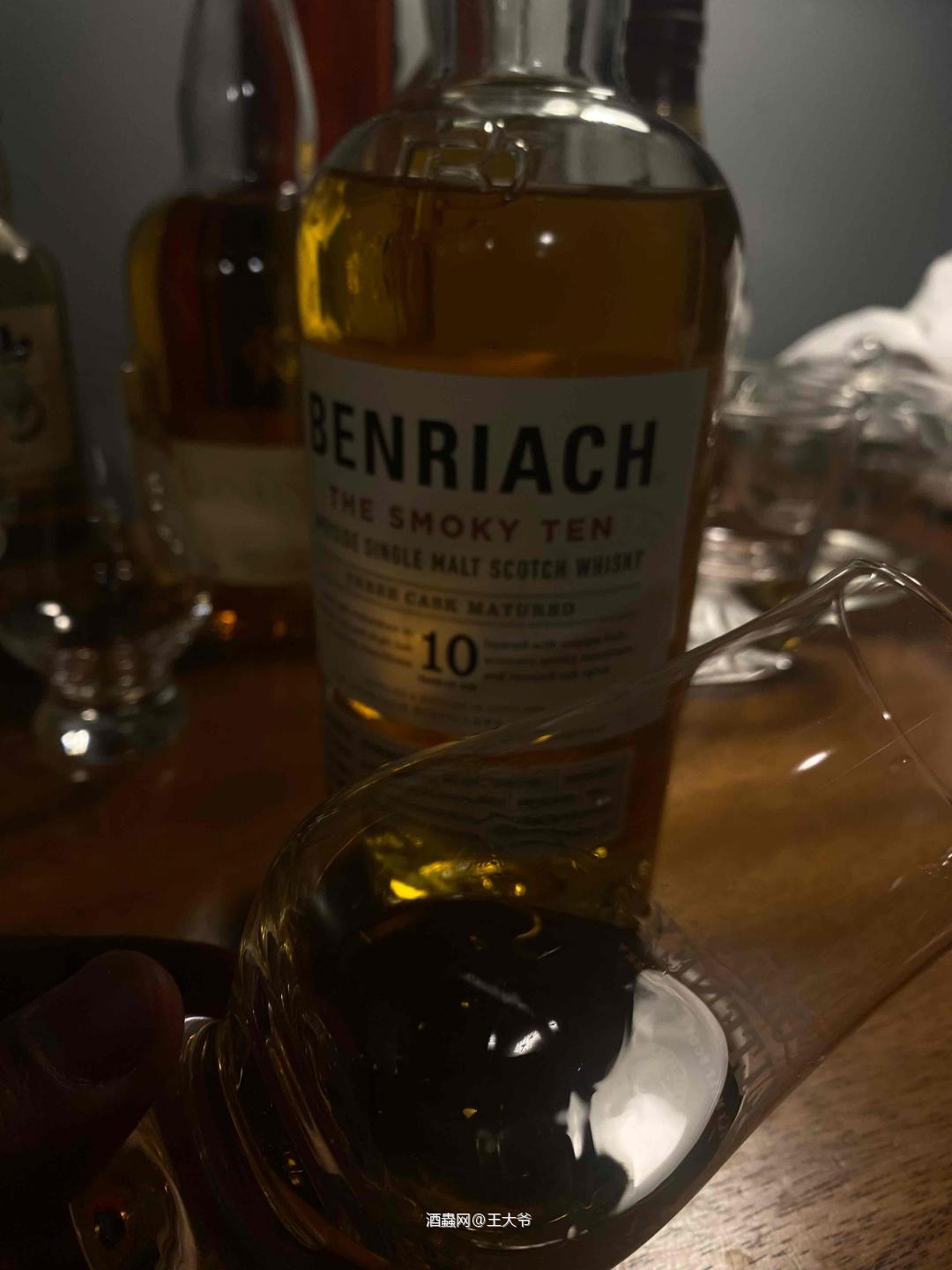 本利亚克<p class='p'/>「闻香」轻盈花果香、热带水果的甜，淡淡的烤肉，以及…