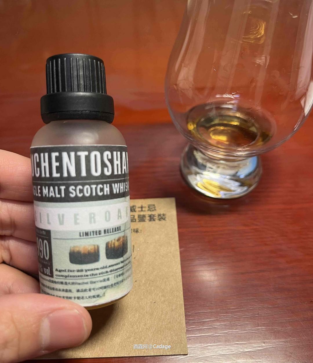 色泽 琥珀色，有一点接近陈年马德拉酒 <p class='p'/><p class='p'/>｢闻香｣麦香，花果…