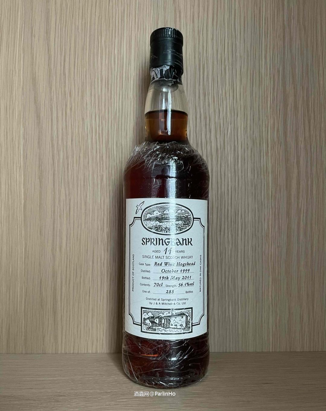 这是同一瓶吗？怎么酒虫不把瓶子上的签名拍上？<img src='https://sdata.whiskyworm.com/xcxpics/emoji_21.png' class='emoji' />