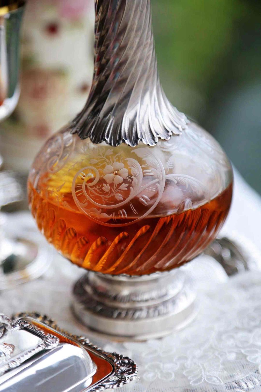 暴雨天喝点小酒去去湿气<img src='https://sdata.whiskyworm.com/xcxpics/emoji_21.png' class='emoji' />