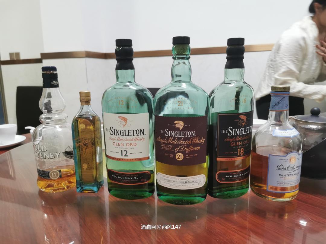 今晚和几个朋友聚餐