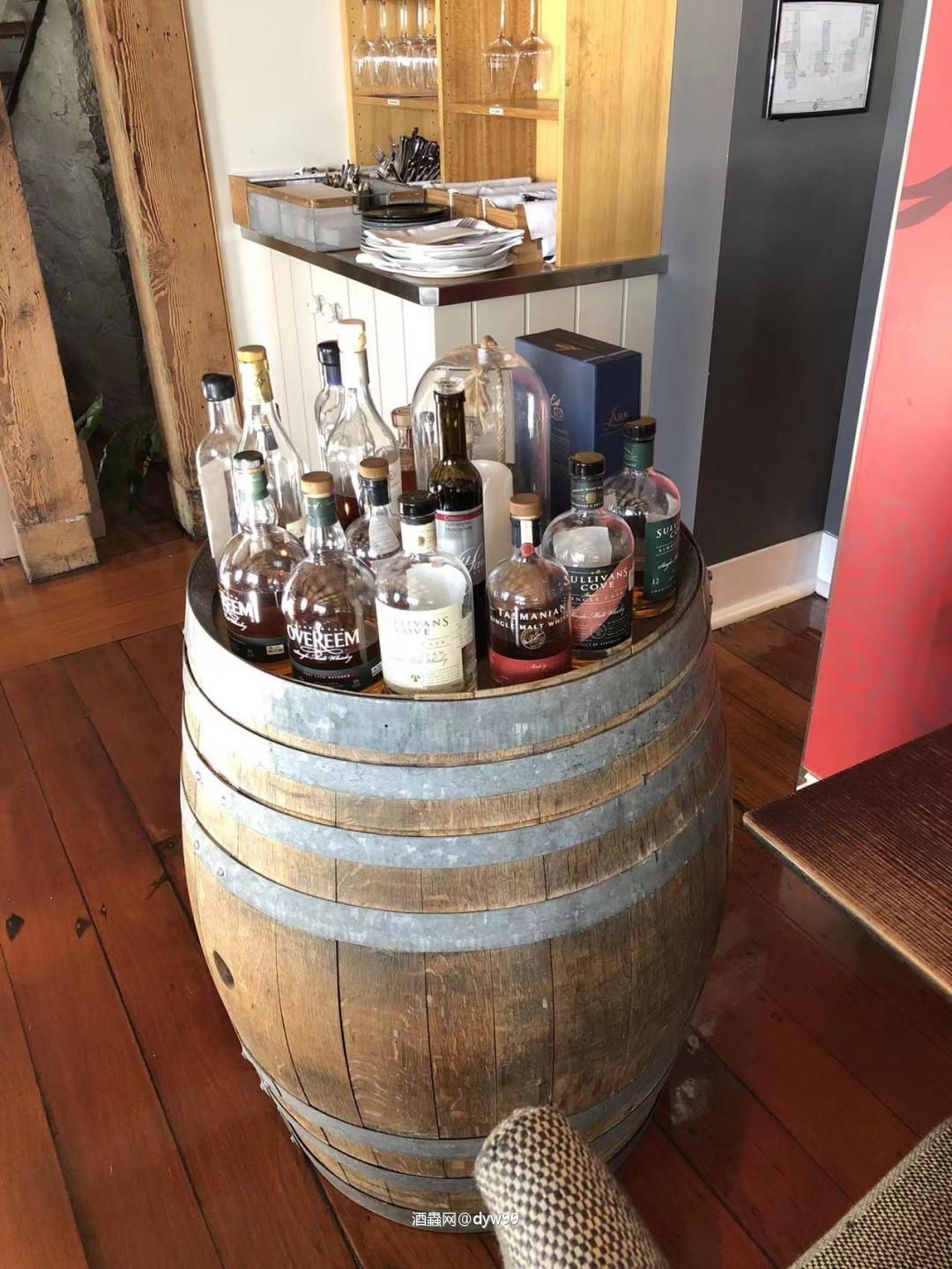 蓝天无云、草长莺飞