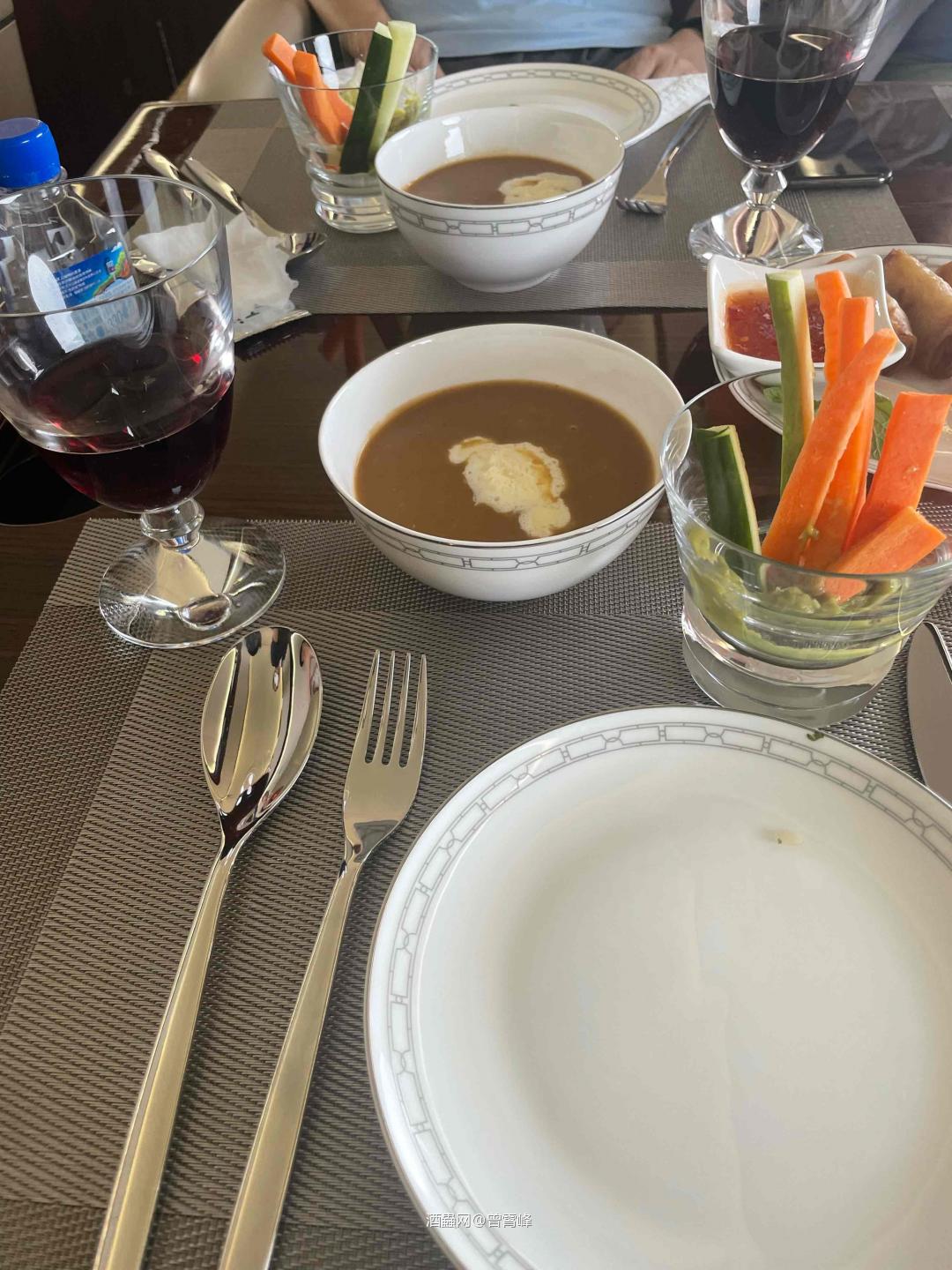 飞机上的酒不太给力