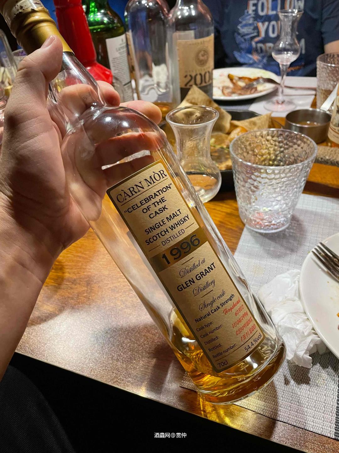 格兰冠1996 Carn Mor：一切冠以专属年份的酒都不可小觑 闻香：丰富且复杂的，新鲜扑…