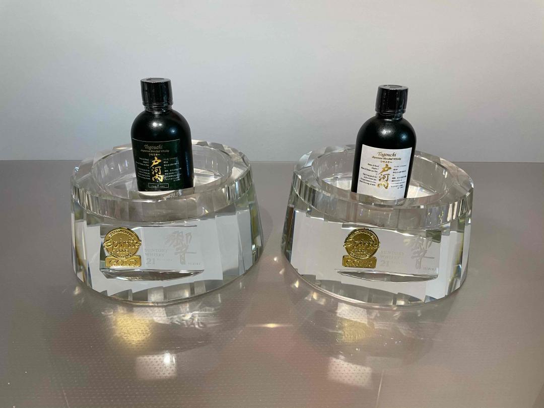 户河内酒版一对 响21年水晶底座一对