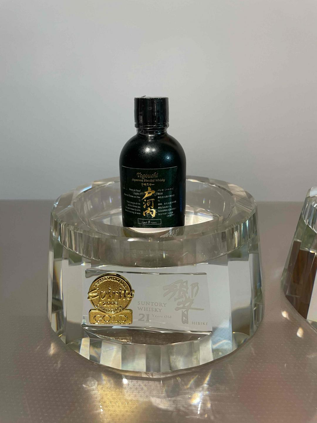 户河内酒版一对 响21年水晶底座一对