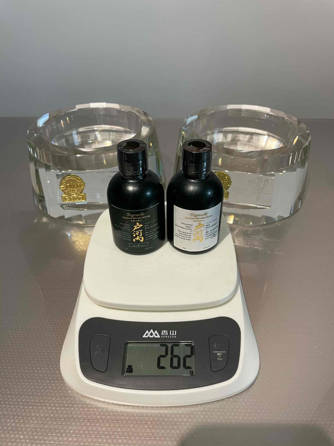 户河内酒版一对 响21年水晶底座一对